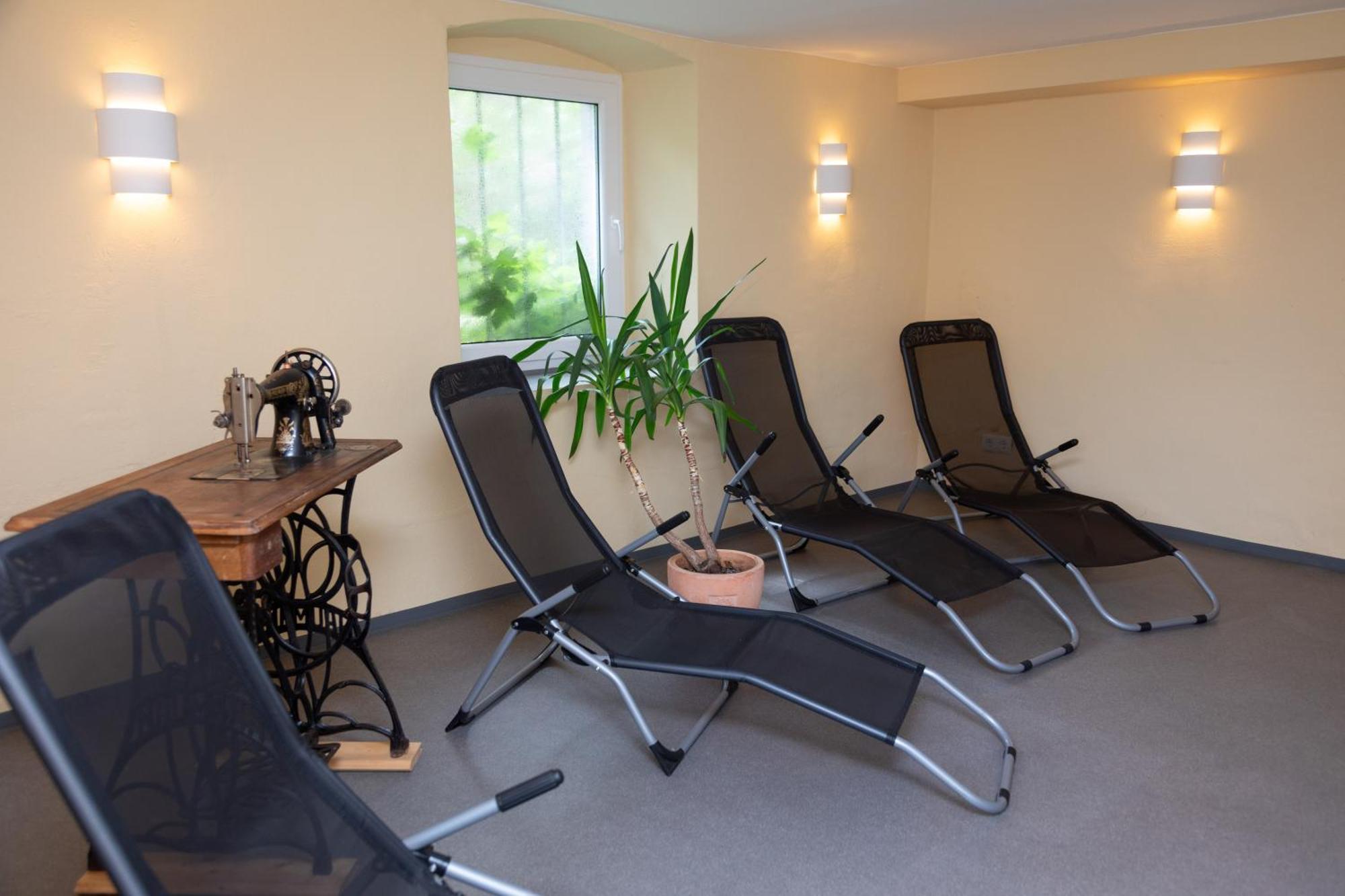 Moderne Ferienwohnung In Alter Villa Georgenthal  Luaran gambar